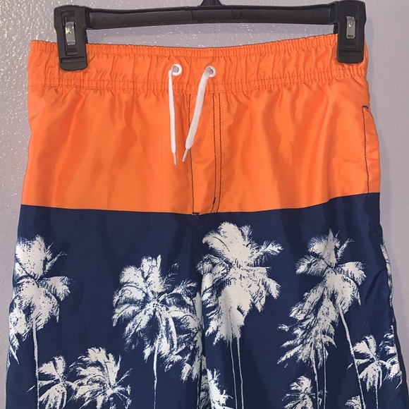Crazy 8 boys 10/12 mesh lined tropical print swim trunks - Picture 2 of 8